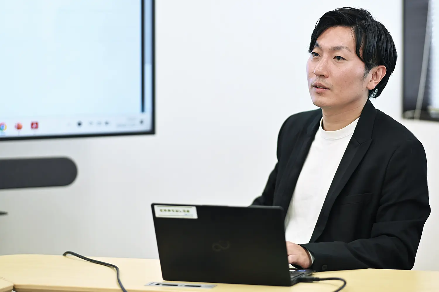 会議中の男性
