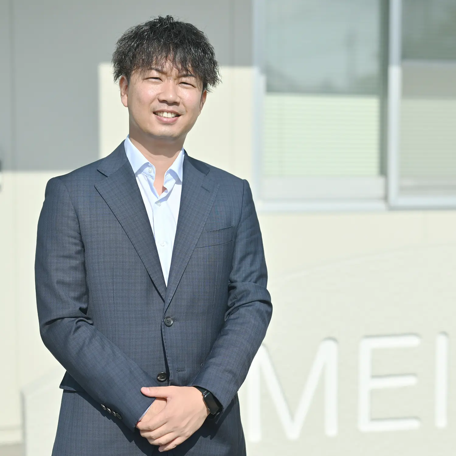 笑顔の男性